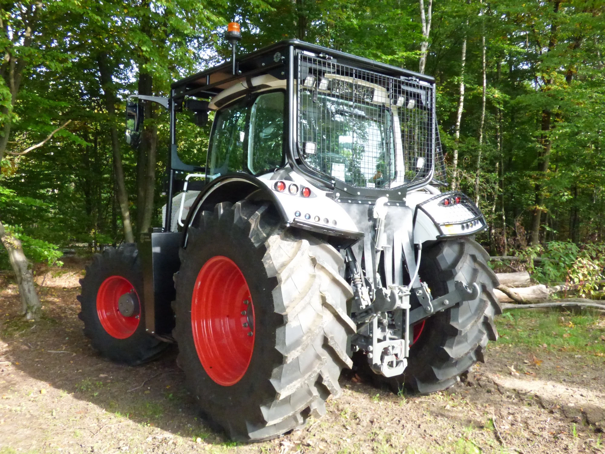 Réalisation de blindage forestier et protection forestière Fendt 700 Gen 6