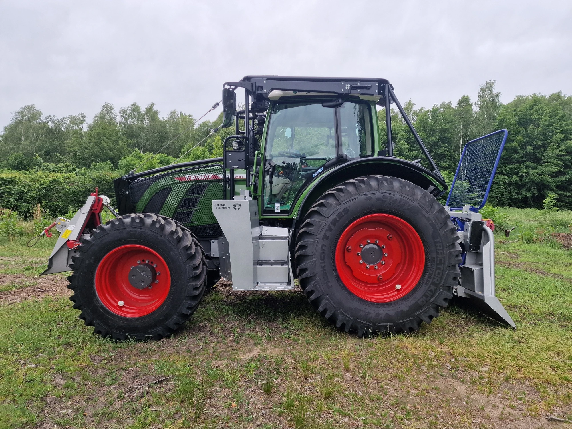 Réalisation de blindage forestier et protection forestière Fendt 700 Gen 6