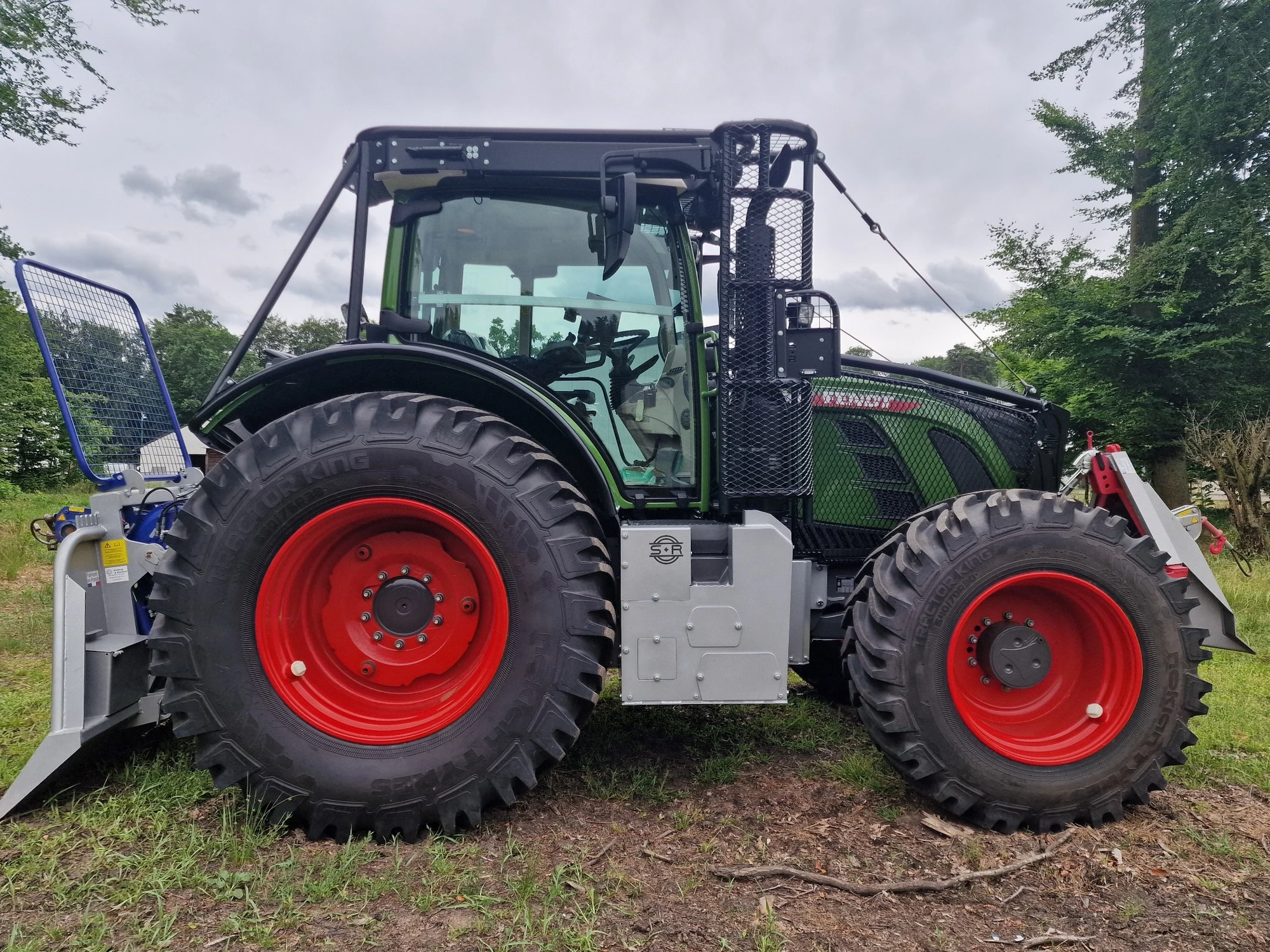 Réalisation de blindage forestier et protection forestière Fendt 700 Gen 6