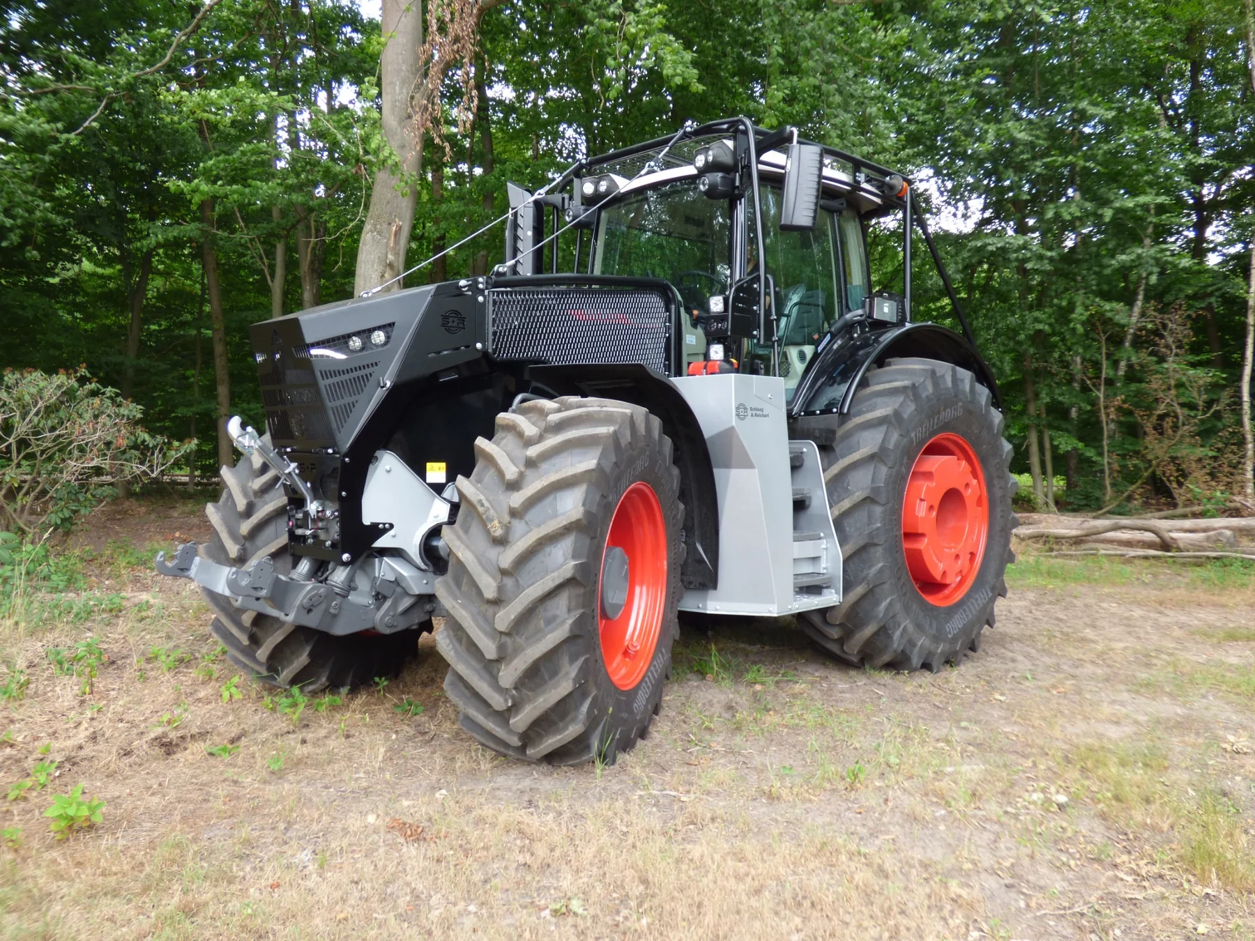 Blindage forestier et protection forestière Fendt 1000 - vue avant trois quarts